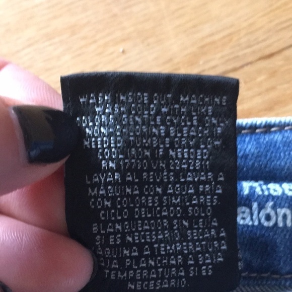 đť…şMOSSIMO High Rise Denim Embroidered Pockets Festival Raw Hem Jean Shorts 00/24 - Picture 7 of 7